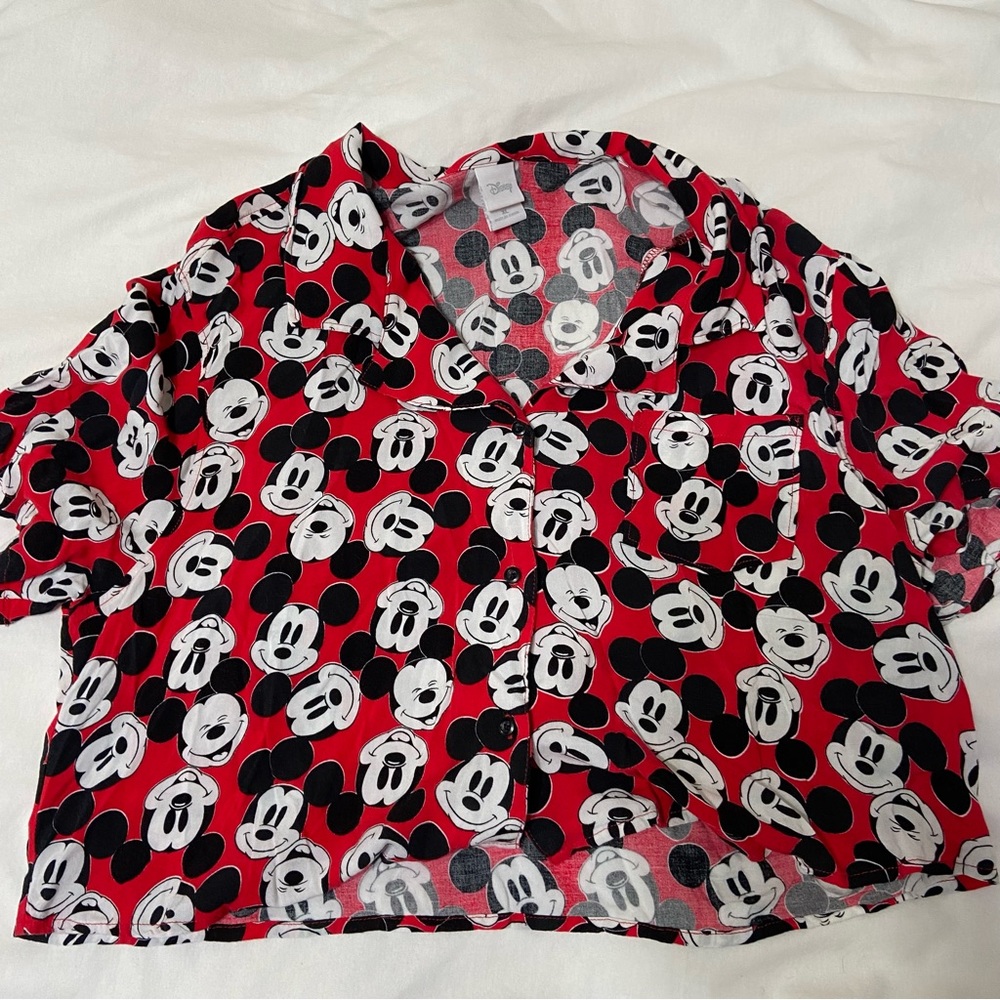 Women’s Disney cropped button up top